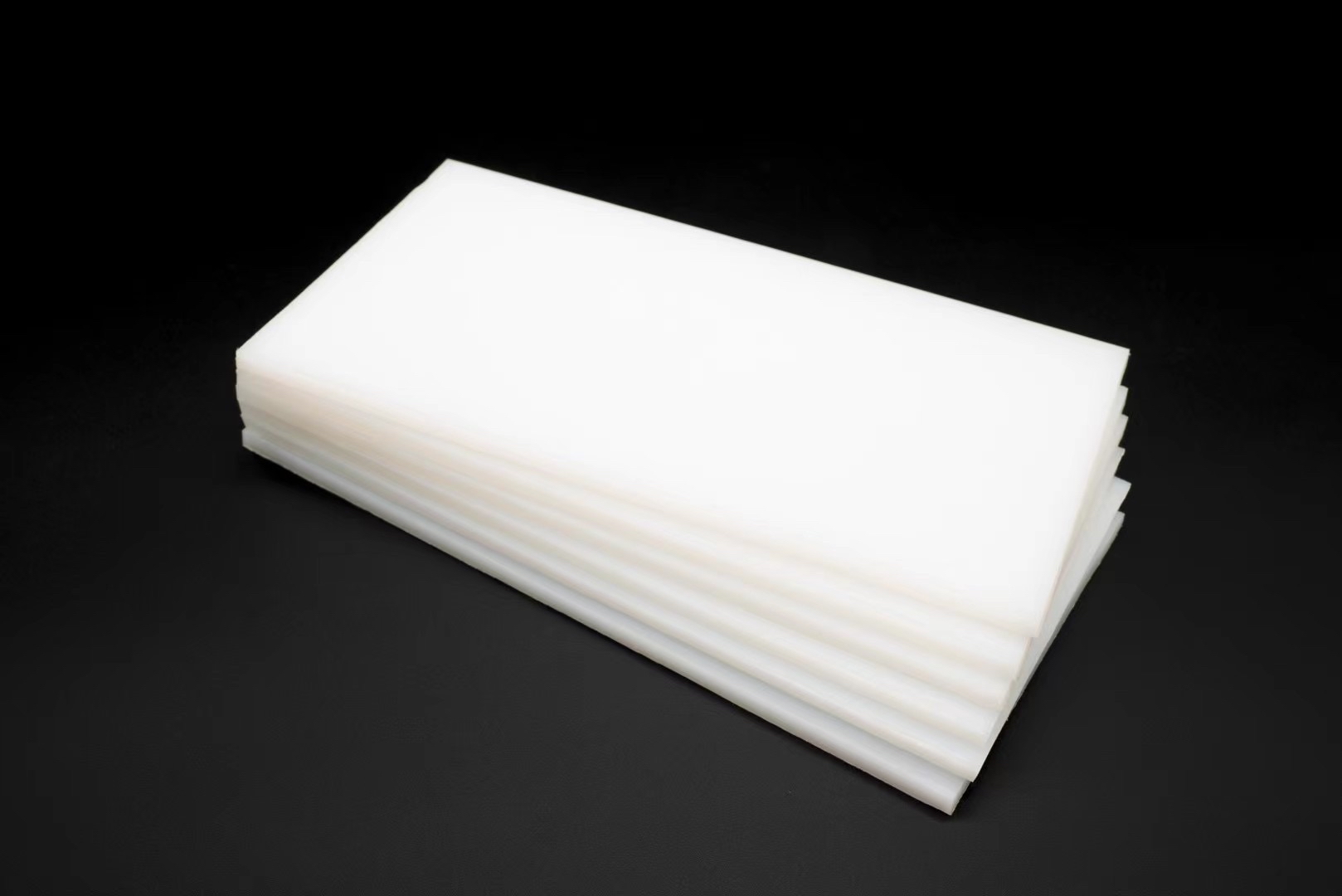 聚丙烯板材鋪設完成后避免重壓的重要性及防護